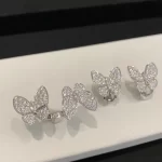 携手永恒，爱情见证：揭秘情侣黄金手链的浪漫密码，哪一款最适合你？