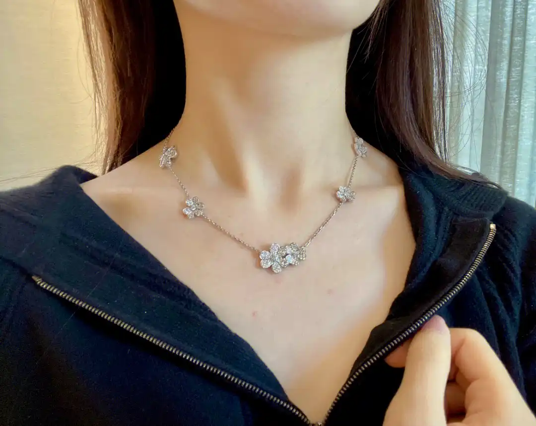 情侣黄金手链：携手传递爱的永恒，哪些款式最受年轻人追捧？