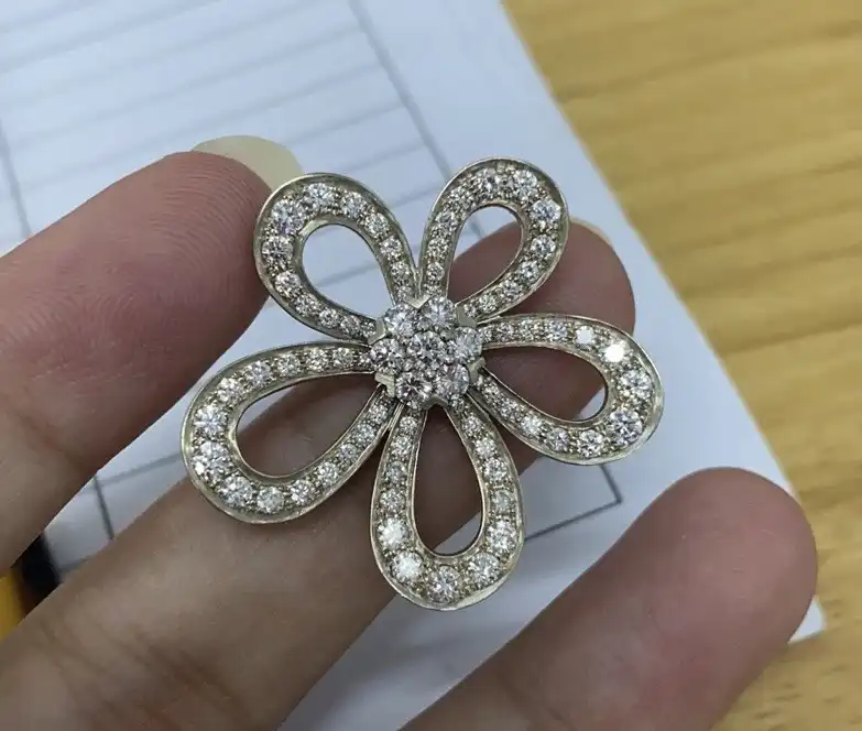 传承，奢华尽显：揭秘十大经典黄金手链，哪一款才是你的心动之选？