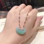 奢华与时尚的完美融合：揭秘顶级黄金手链的五大魅力之处！
