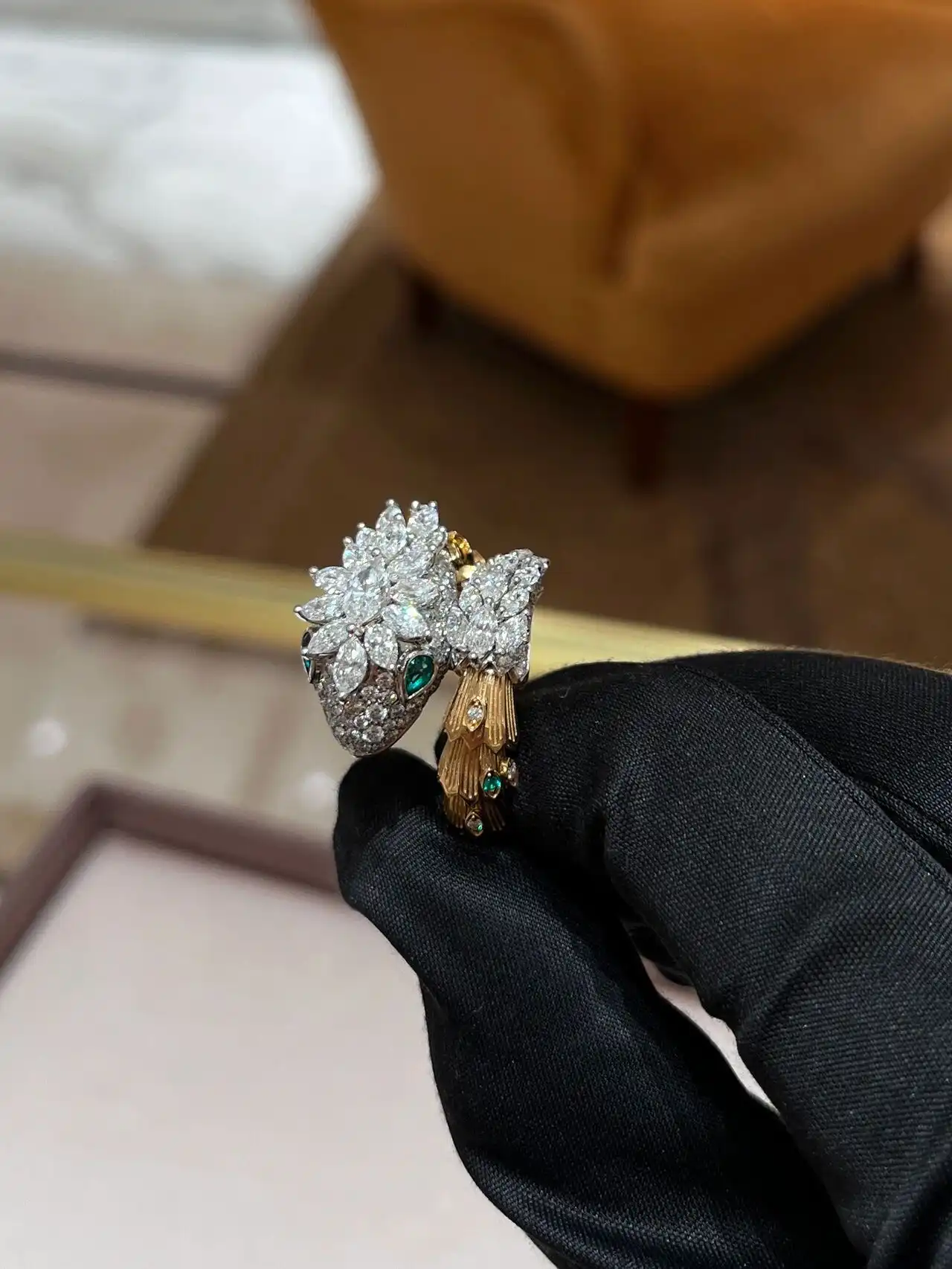 情侣间的心意之选：揭秘十大热门黄金手链，哪一款才是你的专属？