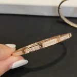 黄金手链：传承奢华，揭秘哪些款式才是真正的热门之选？🌟