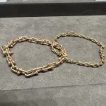 奢华传承：揭秘纯金手链的尊贵价值与佩戴秘密，为何它总是珠宝界的焦点？