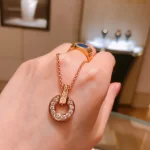传承，黄金手链的奢华魅力：揭秘为何它是时尚界的宠儿？