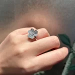 情侣间必备的浪漫礼物！揭秘十大热门情侣黄金手链，哪一款才是你的心动之选？