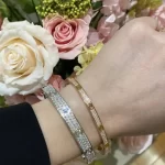黄金手链的奢华诱惑：揭秘如何挑选完美纯金饰品，成为时尚焦点！