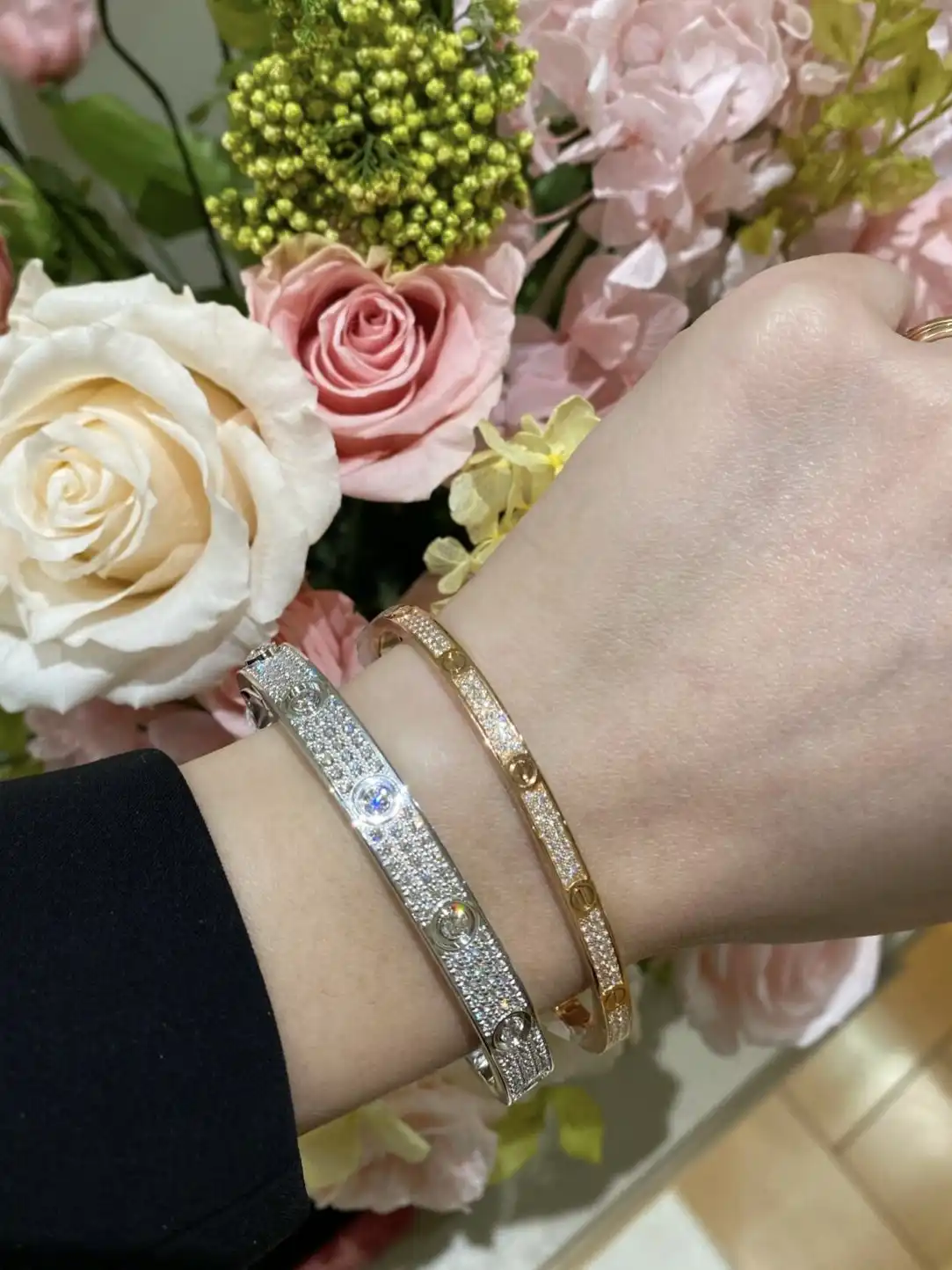 黄金手链的奢华诱惑：揭秘如何挑选完美纯金饰品，成为时尚焦点！