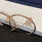 携手爱情永恒，情侣黄金手链的秘密，哪些款式最受热捧？