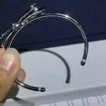 情侣专属，爱情永恒：揭秘最热门的黄金手链搭配指南！