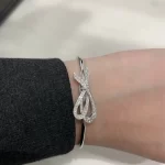 黄金手链，奢华与经典的完美结合，你值得拥有的高贵饰品！