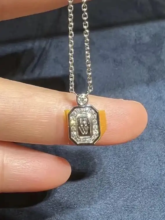 奢华之选：揭秘纯金手链的尊贵魅力，为何成为时尚宠儿？