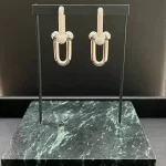 奢华之选：揭秘纯金手链的永恒魅力，为何它成为贵妇圈的宠儿？