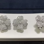 传承，奢华尽显：揭秘黄金手链的神秘魅力与选购攻略