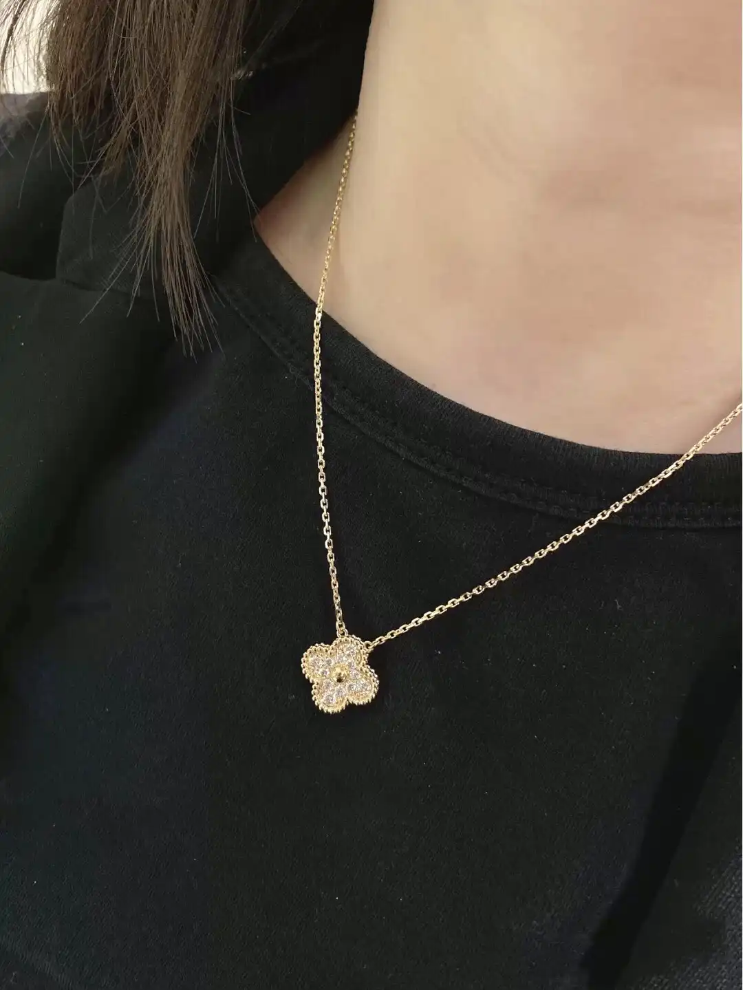 黄金传承，这款手链究竟隐藏着怎样的秘密？揭秘高端珠宝界的奢华之选！