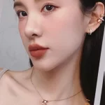 不褪色，黄金手链的奢华魅力：揭秘贵族们钟爱的黄金饰品之谜！