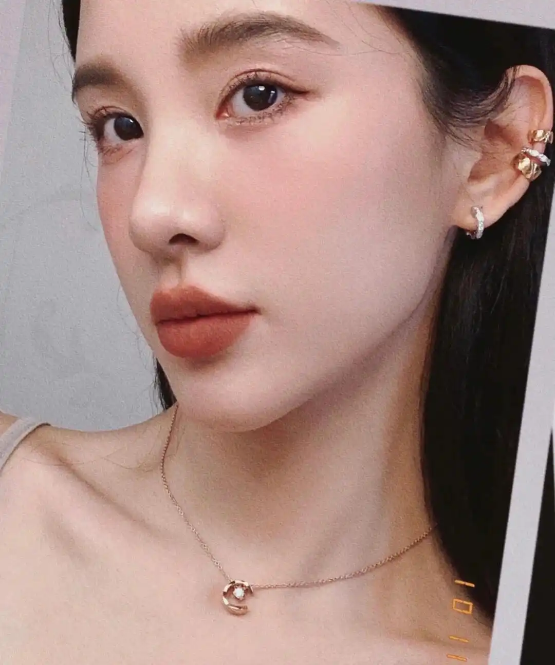 不褪色，黄金手链的奢华魅力：揭秘贵族们钟爱的黄金饰品之谜！