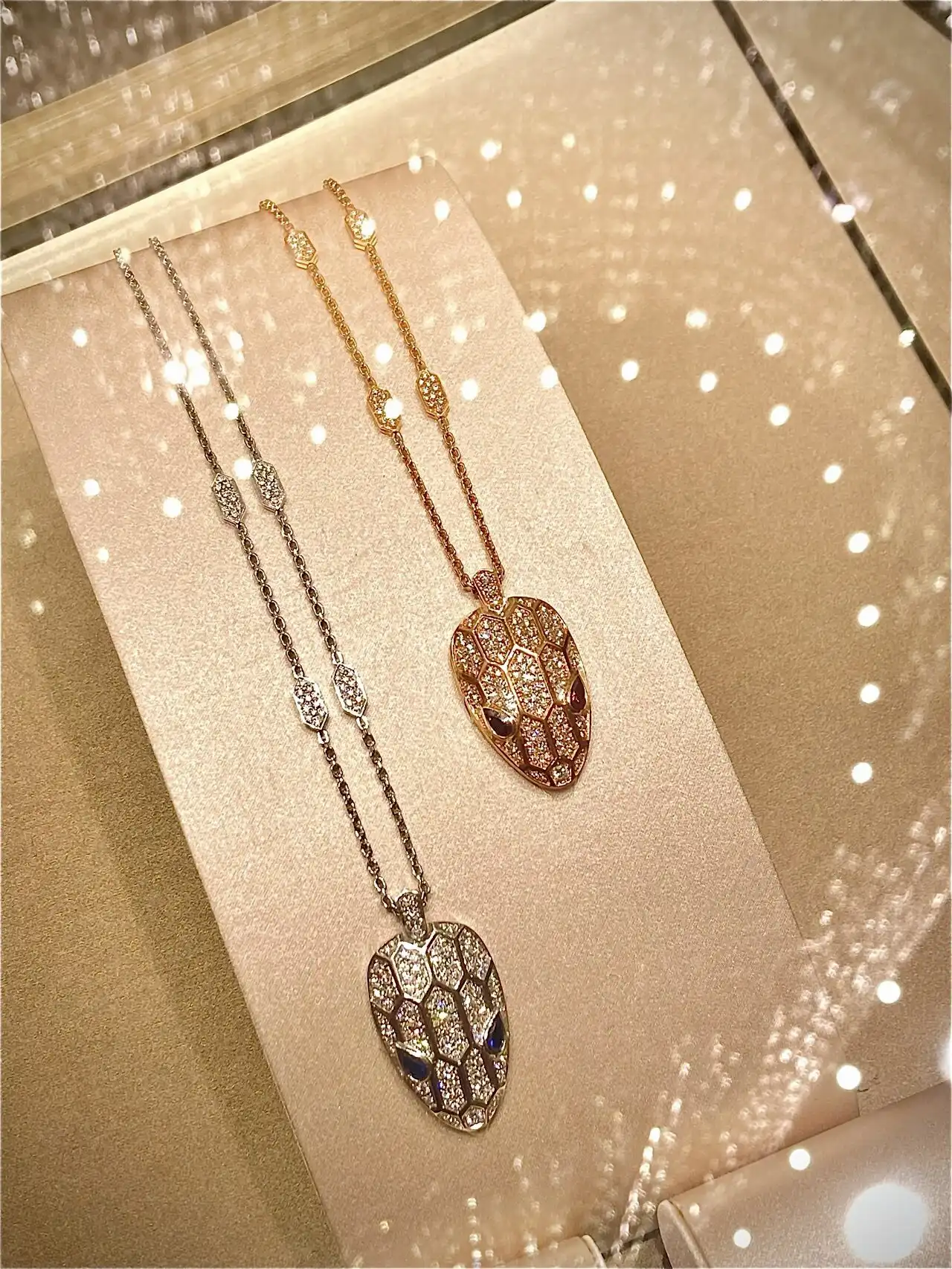 黄金手链的奢华魅力：揭秘高端珠宝的永恒之选，是现代女性的首选吗？