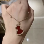 黄金手链，奢华与时尚的完美融合，究竟哪一款才是你的心头好？