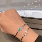 黄金手链的魅力：揭秘高端珠宝界的璀璨之星，它为何成为潮流焦点？