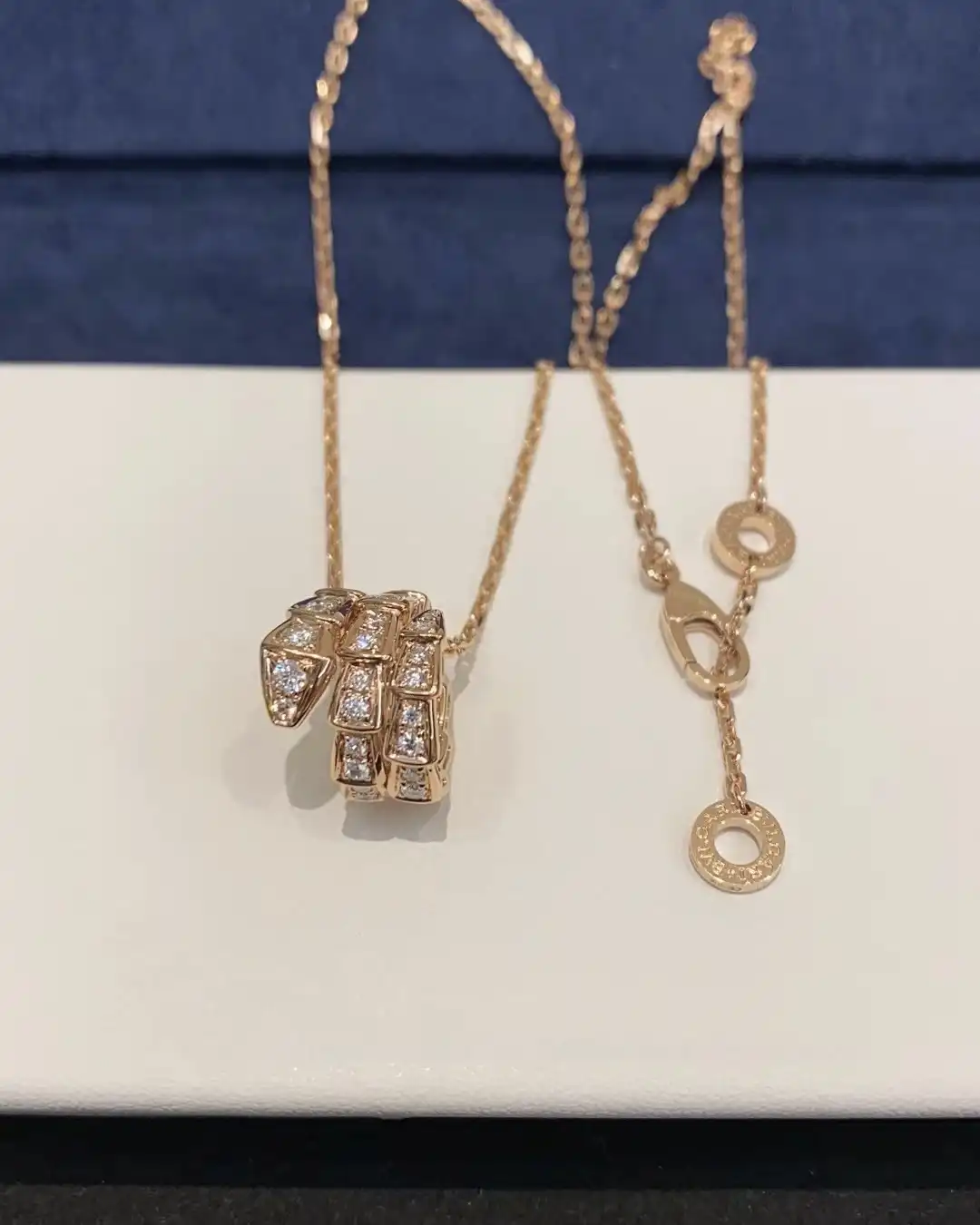 奢华与时尚的完美融合：揭秘黄金手链的五大魅力选择！🌟