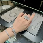 奢华传承：揭秘10款纯金手链的顶级魅力，哪个是你的心动之选？