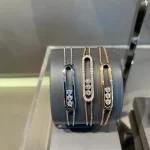 黄金手链VS钻石项链：哪一款才是你优雅气质的最佳拍档？