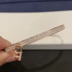 情侣手链新潮流：黄金手链，见证爱情永恒的甜蜜信物，哪一款最适合你？