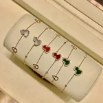 揭秘：黄金手链的永恒魅力，为何成为时尚宠儿？揭秘三大热门款式！