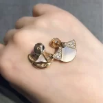 奢华升级！揭秘黄金手链的五大选购技巧，让你成为珠宝达人！