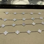 传承，奢华再现：揭秘顶级纯金手链的神秘魅力与价值
