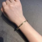 传承，黄金手链竟藏着哪些不为人知的秘密？揭秘纯金饰品中的奢华之选！