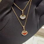 奢华之选：揭秘纯金手链的永恒魅力，为何它始终是贵妇们的挚爱？
