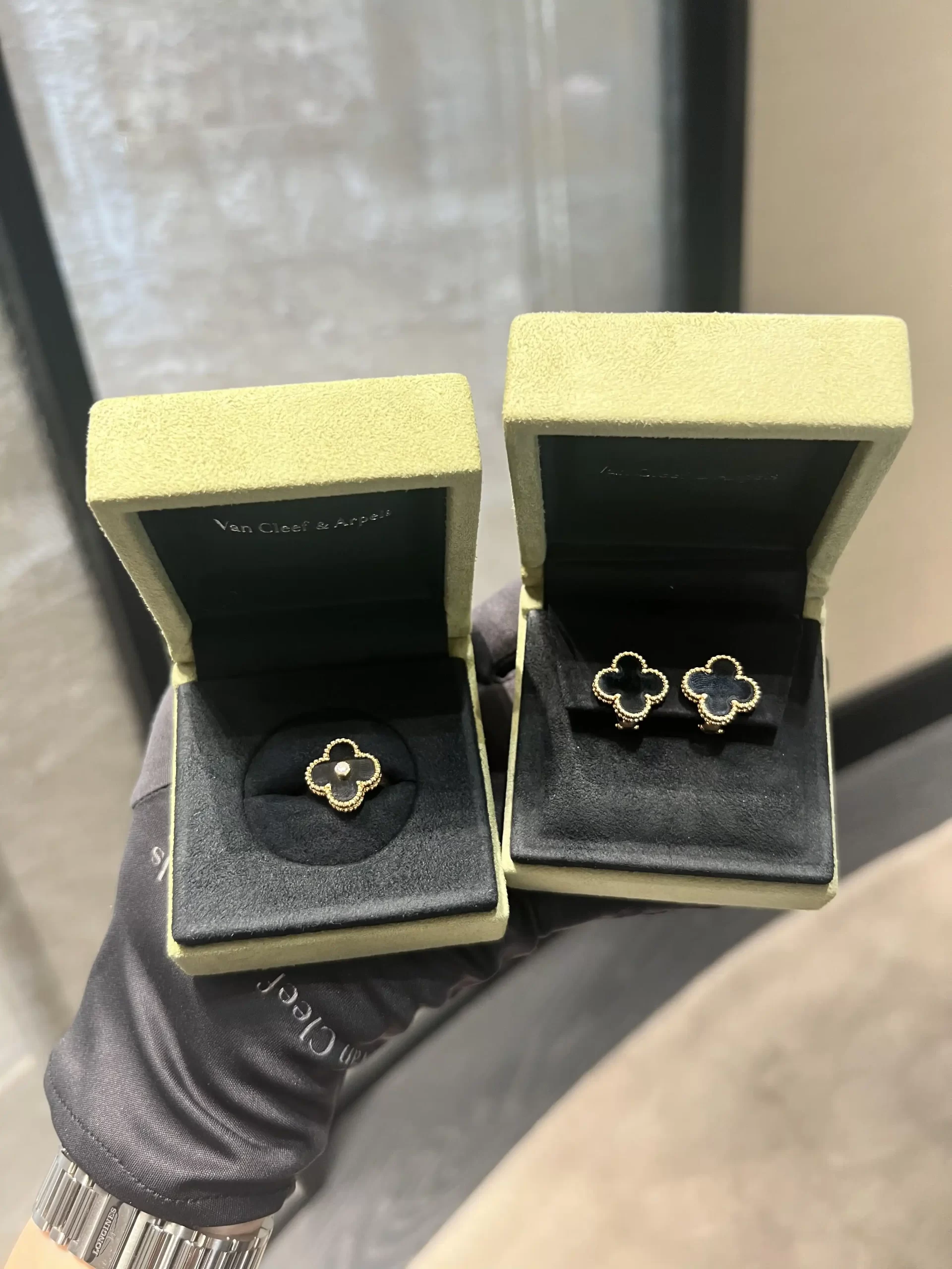 黄金手链的永恒魅力：揭秘哪一款才是你的完美之选？