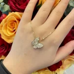 携手永恒，黄金手链的浪漫密码：揭秘情侣间的心意相连之谜！