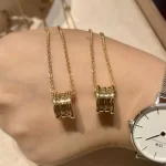 情侣手链界的奢华之选：揭秘黄金手链的浪漫密码，你get了吗？