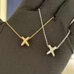黄金手链的永恒魅力：揭秘奢华与时尚的完美融合，你值得拥有哪一款？