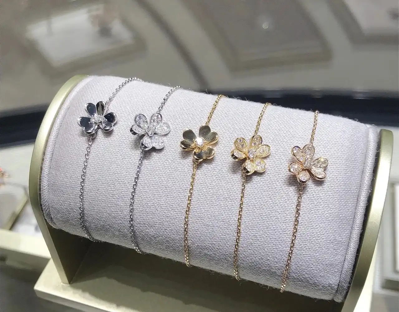 情侣黄金手链，见证爱情永恒的完美搭配，哪一款最适合你？