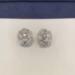 情侣间最珍贵的礼物：揭秘十大热门黄金手链，哪一款才是你的心动之选？