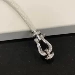 黄金手链VS白金手链：揭秘哪一款才是你的腕间珍品？