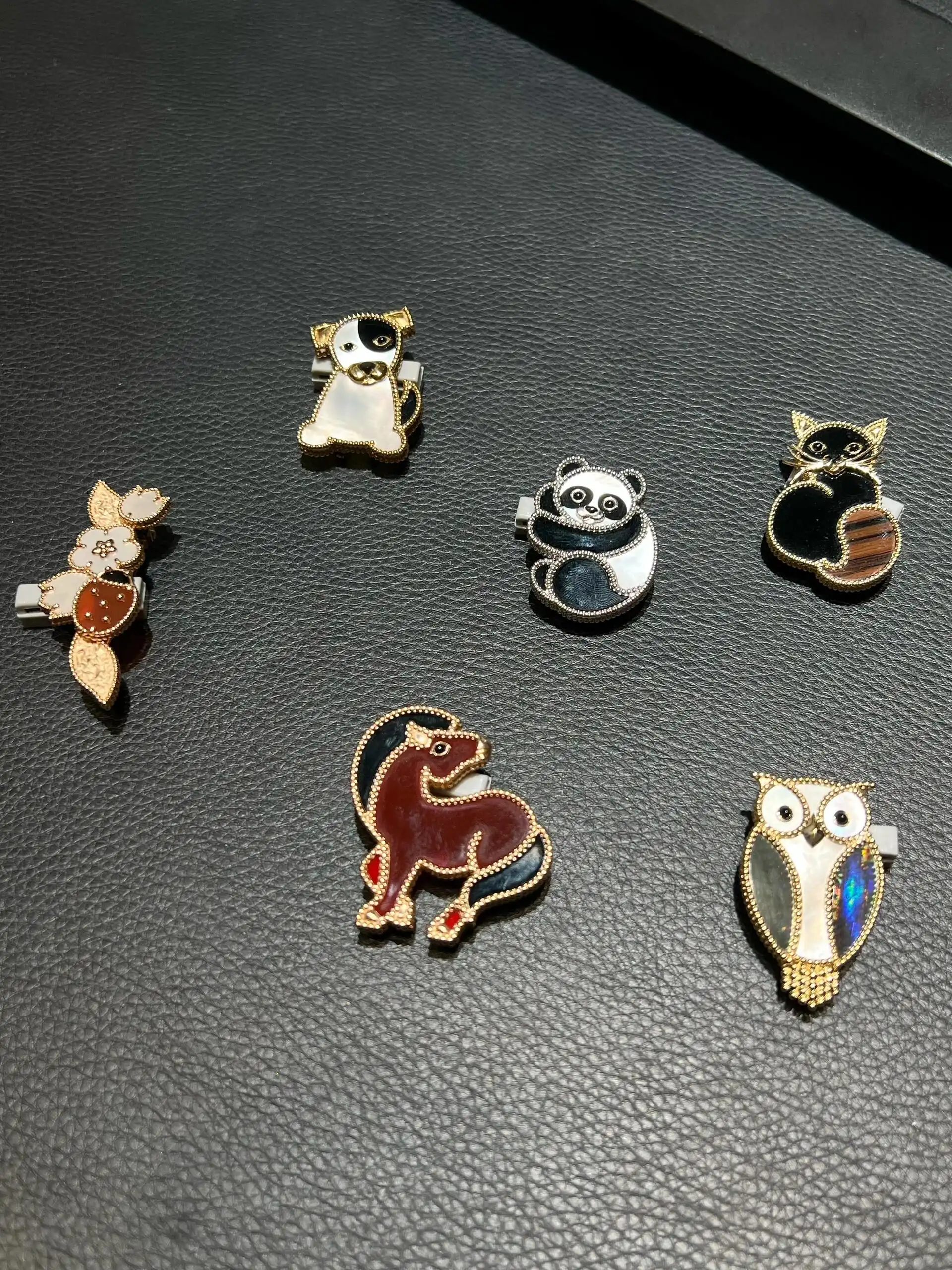 奢华诱惑：揭秘十大明星同款黄金手链，你的手腕也能闪耀如星！