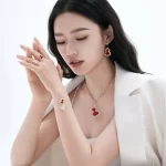 黄金手链的奢华魅力：揭秘十大经典款式，哪个才是你的心动之选？