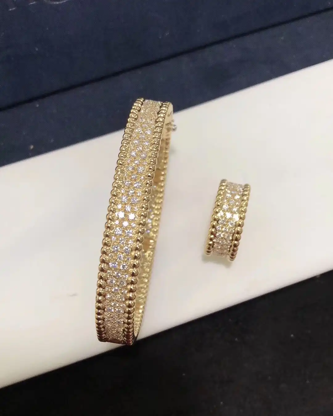 黄金手链，奢华之选还是时尚单品？揭秘高端与流行之间的完美平衡！