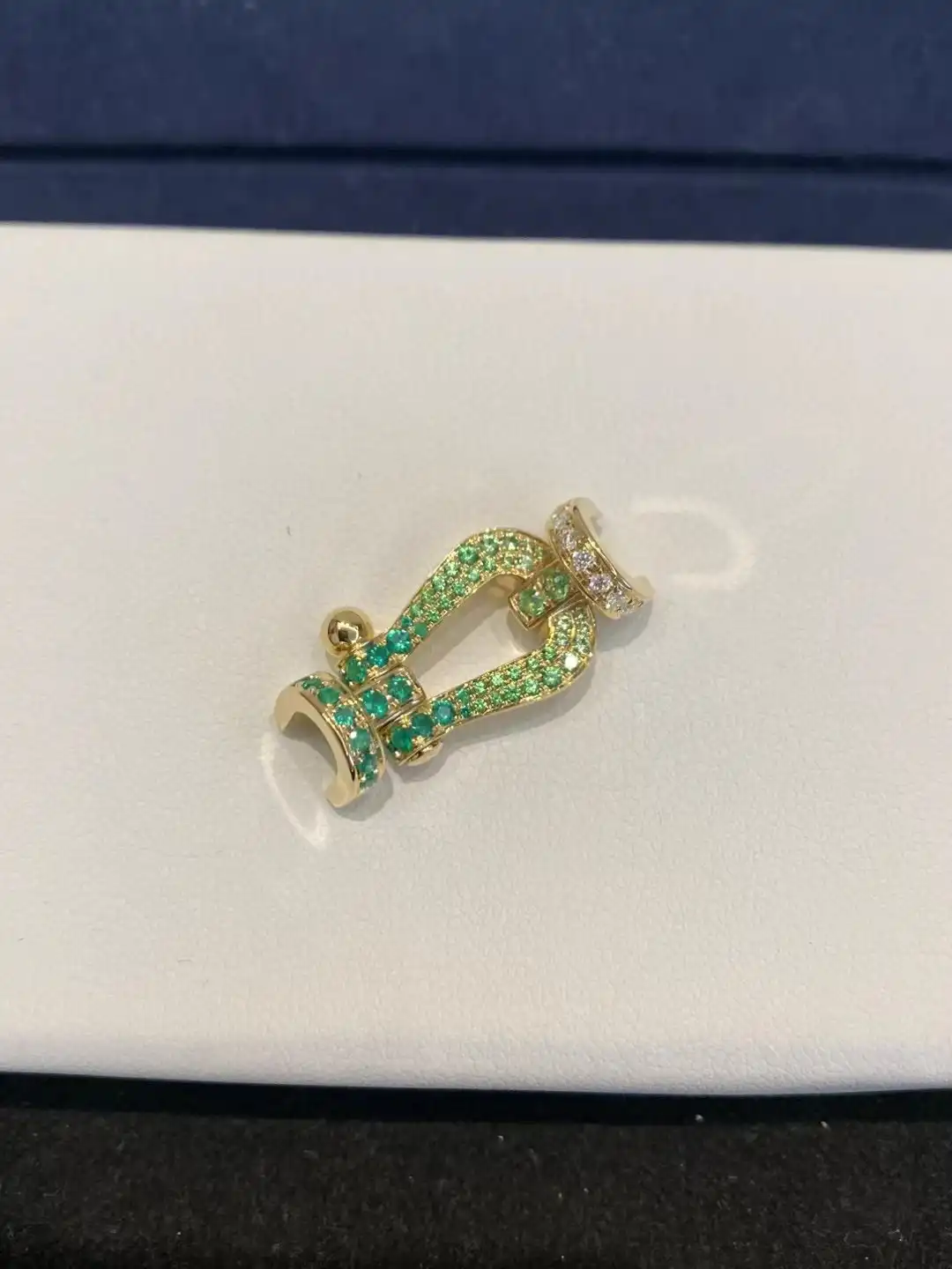 黄金，今何在？揭秘纯金手链的永恒魅力与神秘价值