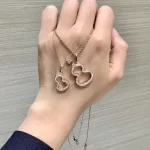 传承，奢华再现：揭秘纯金手链的尊贵魅力，为何它总是珠宝界的焦点？