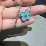 携手永恒，爱情见证：揭秘情侣黄金手链的浪漫密码，你选对了吗？