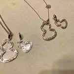 奢华之选：揭秘纯金手链的永恒魅力，为何它成为贵妇们的宠儿？