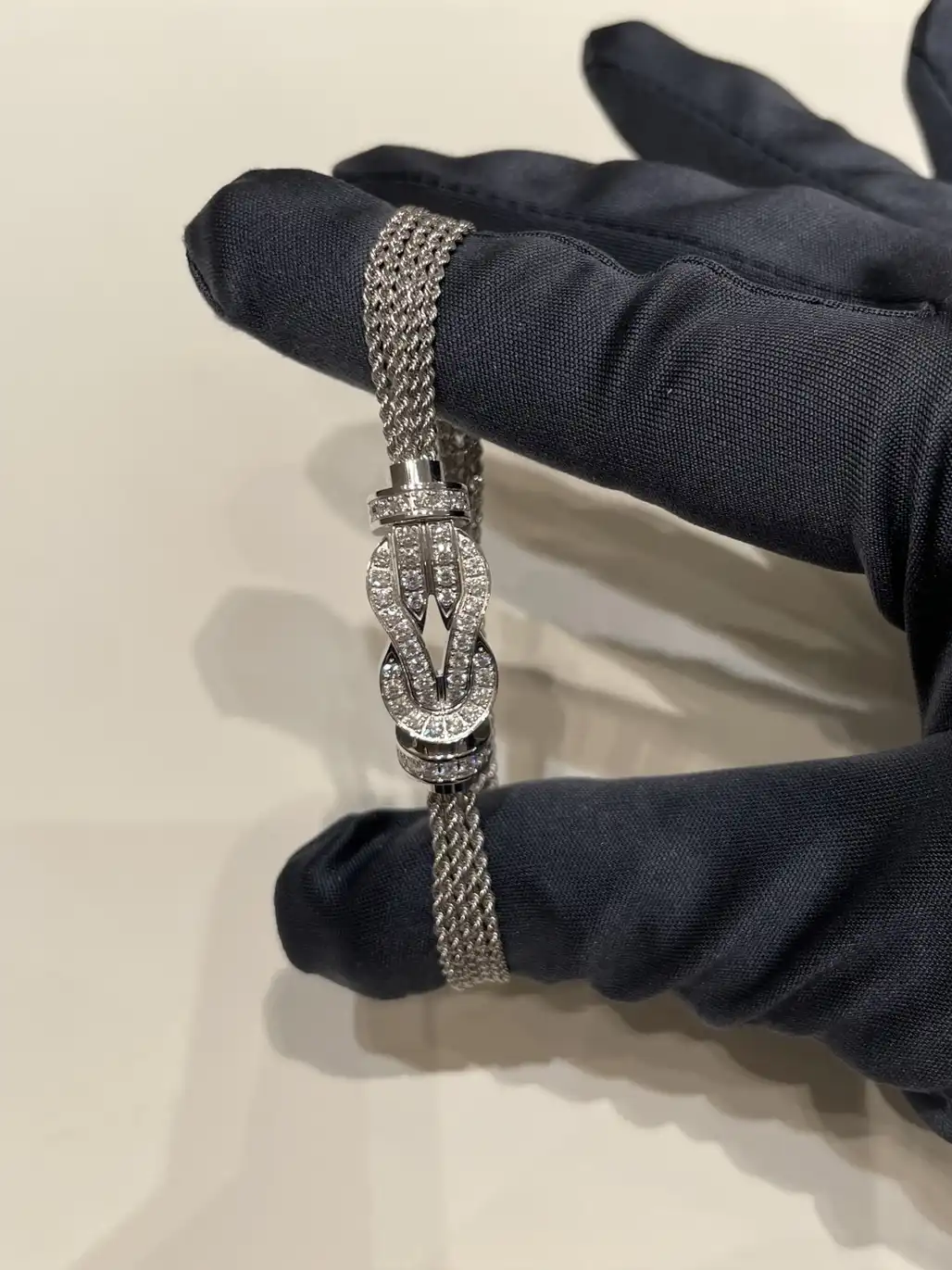 奢华传承：揭秘纯金手链的永恒魅力，为何成为珠宝界的宠儿？