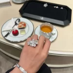 携手爱情永恒，情侣黄金手链的神秘魅力，哪个款式才是你的心选？