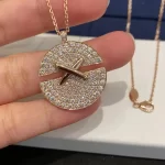 奢华升级，揭秘黄金手链的永恒魅力：为何它成为时尚界的宠儿？
