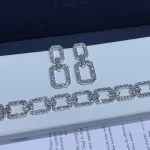携手爱情，金光闪耀：揭秘情侣黄金手链的浪漫寓意与选购指南！